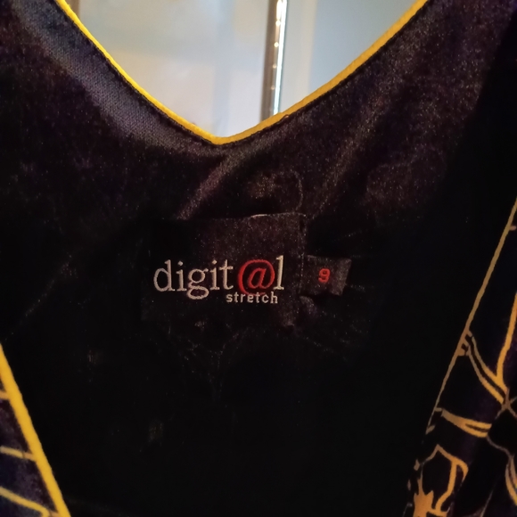 Women's Dress - Picture 3 of 3